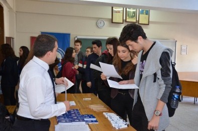 'Üniversite Ve Meslek Tanıtım Günü' Fuarı