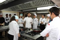 ÜST SINIR - Ünlü Şef, Seyahatnamesine Ünye'den Başladı