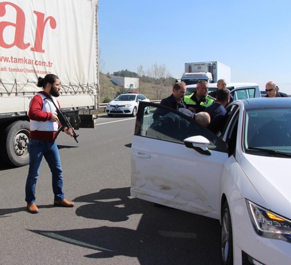 TEM'de ters yöne giren araç panik yarattı