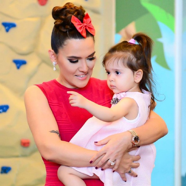 Demet Akalın artık kızı Hira'yı paylaşmayacak