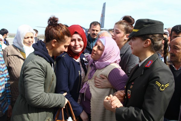 Şehidin eşi: Şerefsizlere inat ağlamıyorum