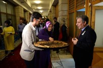 AK Parti'li Vekilden Gazetecilere Afyon Böreği İkramı