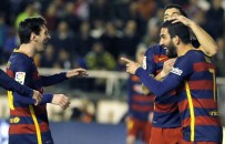 Arda Turan Barcelona'da İlk Kırmızı Kartını Gördü