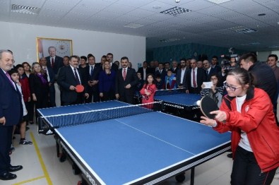 Bakan Eroğlu Engelli Öğrencilerle Bir Araya Geldi
