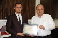 Başkan Babaş'tan Temizlik İşlerine Teşekkür Plaketi