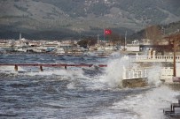 LODOS - Edremit Körfezi'nde Dev Dalgalar Sahilleri Dövüyor