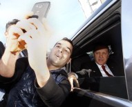 Erdoğan'ın Konvoyunu Durdurup Selfie Çektiler