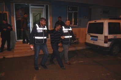 Her Gün Farklı Otomobil Çalıp Hırsızlık Yaptılar