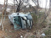 ELEKTRİK DİREĞİ - Hüyük'te İki Ayrı Trafik Kazası Açıklaması 6 Yaralı