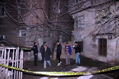 Karabük'te İki Katlı Binada Göçük Meydana Geldi