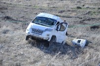 Minibüs Şarampole Yuvarlandı Açıklaması 1 Yaralı