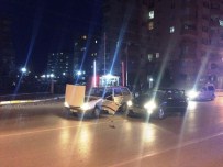 FERTEK - Niğde'de 2 Otomobil Çarpıştı 1 Yaralı