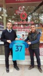 FUTBOLCU TRANSFERİ - Taşköprü Esnafından Hanönüspor'a Forma Hediyesi