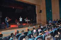 Tatvan Belediyesinden Sınava Hazırlanan Öğrencilere Konser Jesti