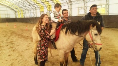 Uşak'ta Engelli Öğrencilere Unutulmaz Bir Gün Yaşatıldı