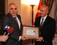 TAPU KADASTRO - Vali Zorluoğlu, Taşdemir'e Başarı Belgesi Verdi