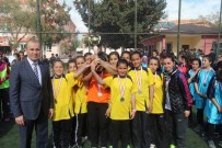 ENDÜSTRI MESLEK LISESI - Yıldız Kızlarda Futbolun Şampiyonu 75.Yıl Cumhuriyet Ortaokulu Oldu