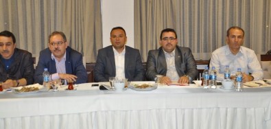 AK Parti Eğitimcilerle İstişare Toplantısı Yaptı