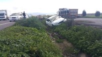 ALI SEZER - Aliağa'da Trafik Kazası Açıklaması 5 Yaralı