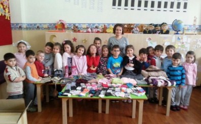 Sakaryalı Minikler, Ağrılı Kardeşlerine Kışlık Giyecek Gönderdi