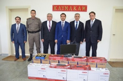 Selendi'de Okullara Bilgisayar Desteği