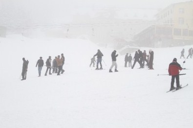 Uludağ'a Mart Karı Yağdı, Pistler Doldu Taştı