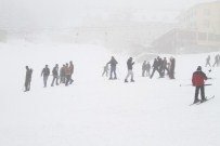 Uludağ'a Mart Karı Yağdı, Pistler Doldu Taştı