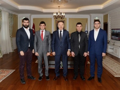 Vali Altıparmak, Gençlik Ve Demokrasi Platformu Üyelerini Kabul Etti