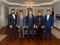 Vali Altıparmak, Gençlik Ve Demokrasi Platformu Üyelerini Kabul Etti