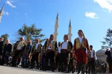 Yağlı Güreş Ağalarının Şıklık Yarışı