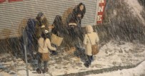 KAZMA KÜREK - Hakkari'de Kar Sürprizi