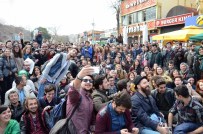 Otostop Çekerek Toplandılar