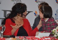 TÜRKAN ŞORAY - Sultan Söyledi Hayranları Tempo Tuttu