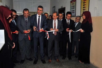 Akşehir'de Okullara Koridor Kitaplığı