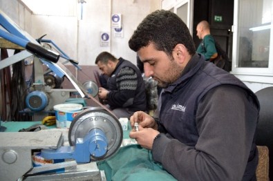 Bir Dikiş Makinesiyle Başlayan Başarı Öyküsü