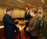 Davutoğlu, Merkel ve Rutte ile 6 saat görüştü