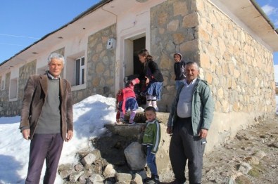 Öğretmen Atanmayınca Ders Zili Bir Dönem Geç Çaldı