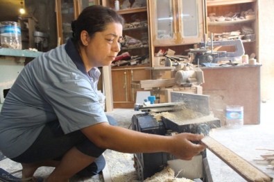 (Özel) Ahşap Oyuncak Yapıyor, Otistik Çocuklara Mutluluk Veriyor