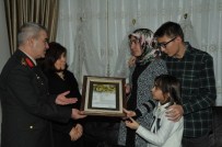 ÖZEL BİRLİK - Sur Şehidinin Ailesine Şehadet Belgesi
