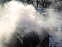 LAZKİYE - Suriye savaş uçakları İdlib'te yakıt pazarını bombaladı: 15 ölü, 40 yaralı