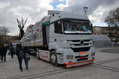 Uşak'tan Bayırbucak Türkmenlerine İki Tır Daha Yardım Gitti