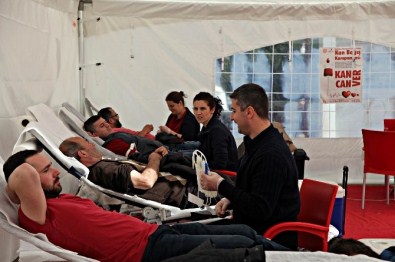 Ahmetbey'de Kök Hücre Ve Kan Bağışı Kampanyası