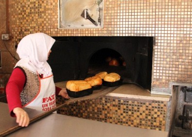 Babasından Kalan Ekmek Fırınını 20 Yıldır İşletiyor