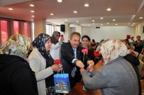 TÜRK KADINI - Başkan Akkaya'dan Bayan Personele Çiçek Ve Hediye