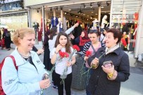 EROL AYDIN - Başkan Aydın, Karanfil Dağıttı