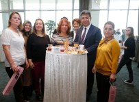 KIRMIZI GÜL - Başkan Karadeniz'den Kadın Belediye Çalışanlarına Özel Kutlama