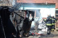 SÜTLÜCE - Eskişehir'de Baraka Yangını