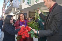 Hakkari'de 3 Bin 500 Karanfil Ve Gül Dağıtıldı