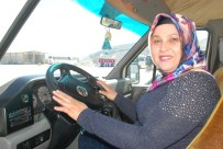 KISMİ FELÇ - Kadın Minibüs Şoförü Şehirler Arası Yollarda Direksiyon Sallıyor