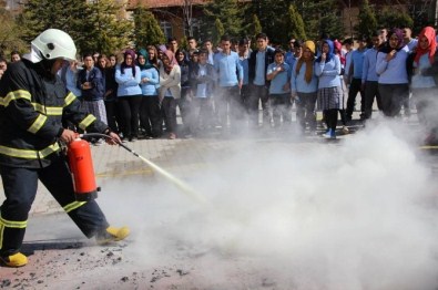 Ortaköy'de Lise Öğrencilerine Yangın Tatbikatı